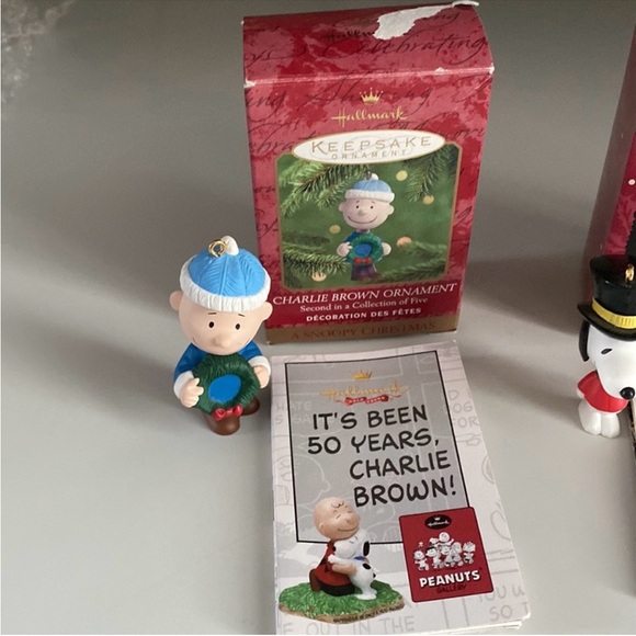 Peanuts - HALLMARK VTG ~ all boxed bundle/3 ornaments & Snoopy stocking holder - Picture 8 of 9